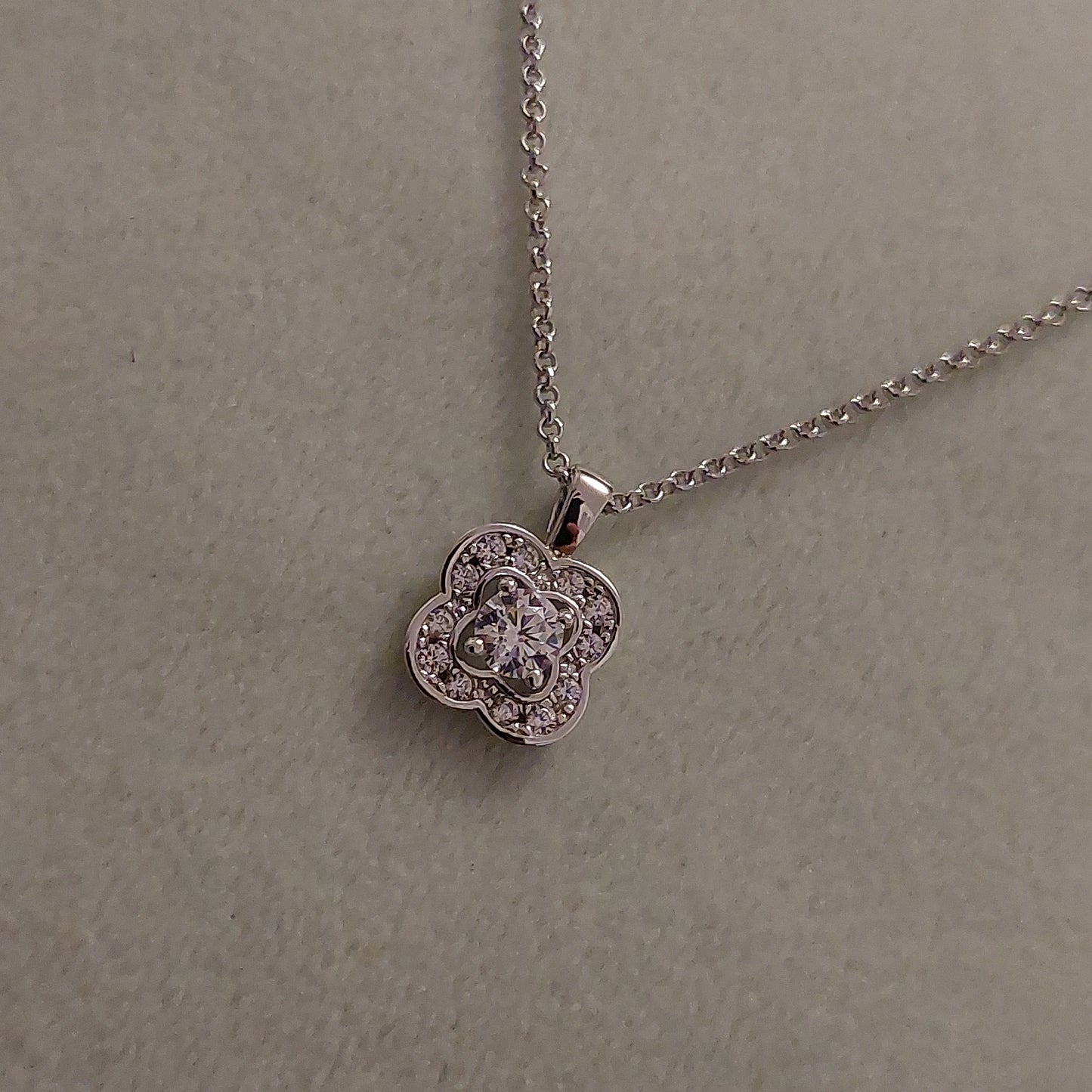 Collier c of love