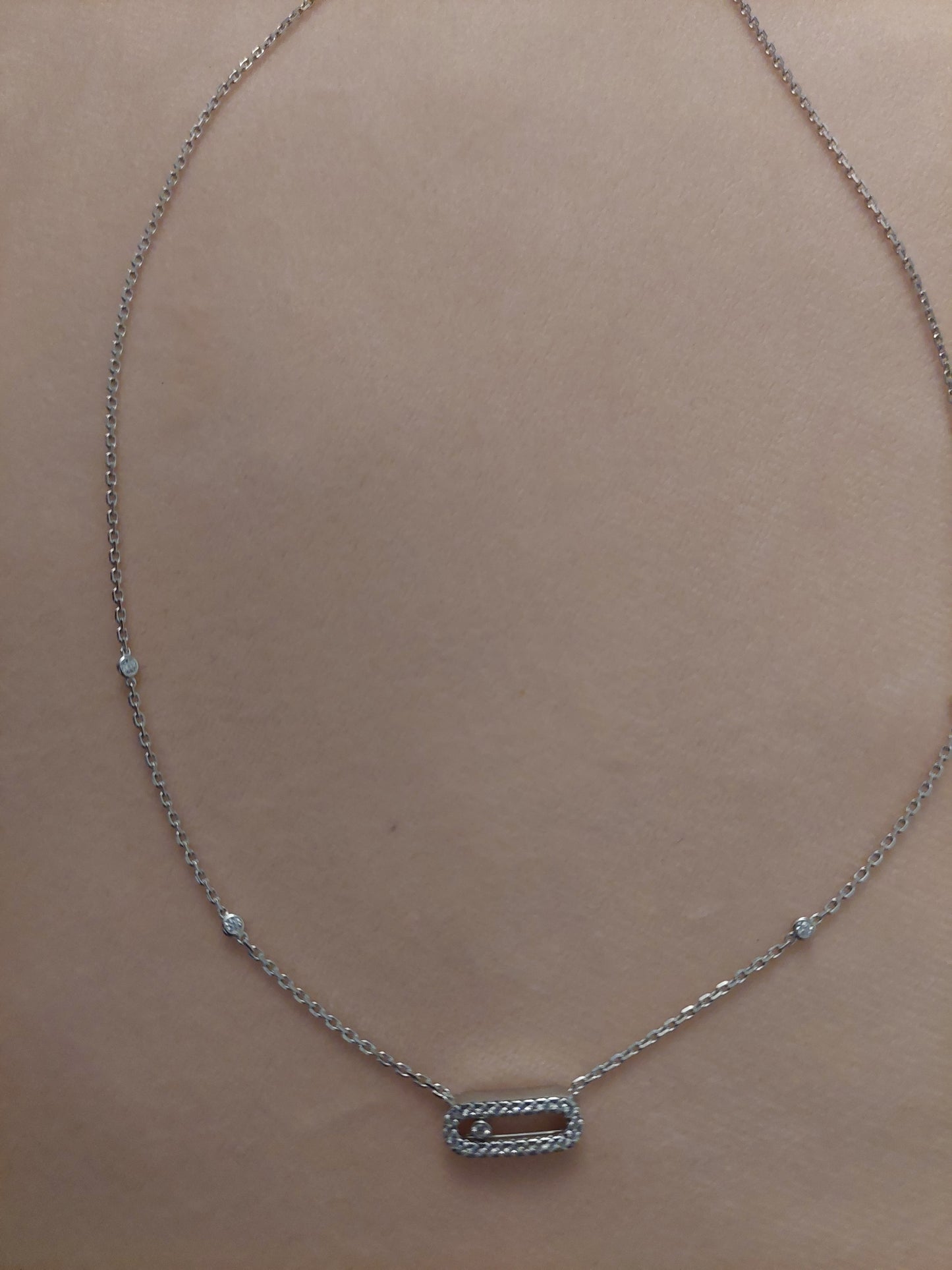 Collier move1