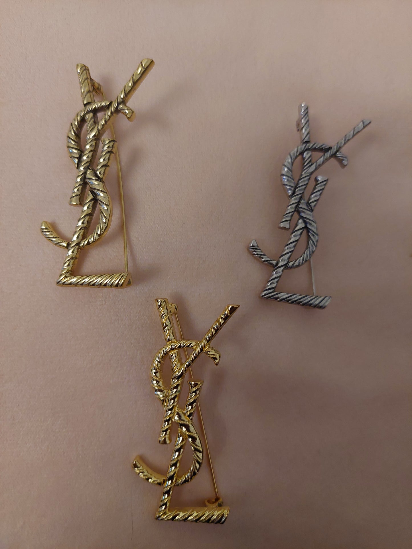 Broche Y.Ls