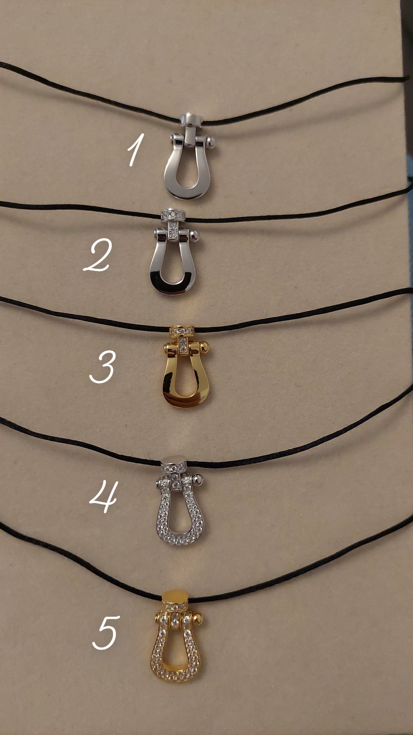 Collier F.red suspendu