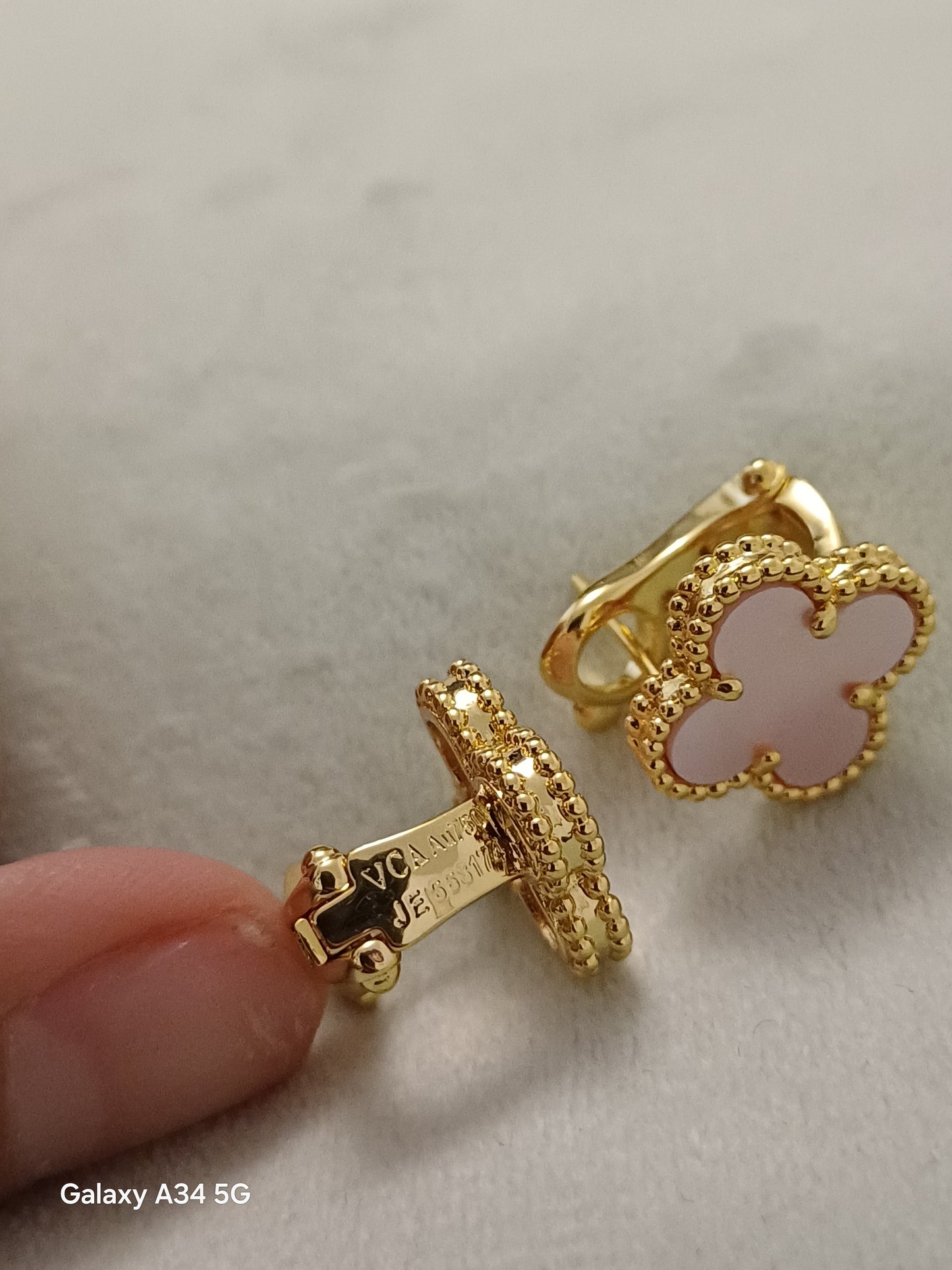 Boucle vca rose nacré