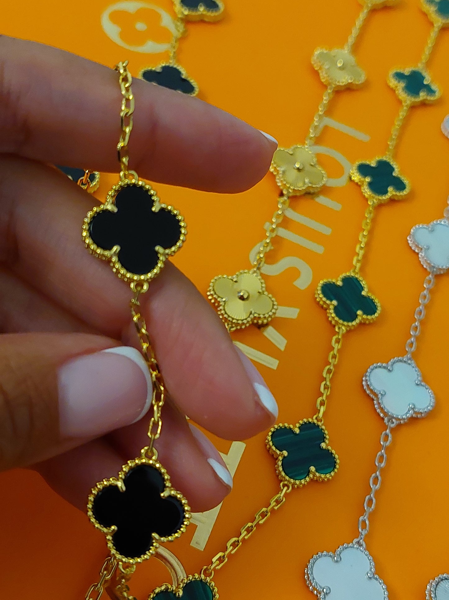 Collier 10 fleurs vca