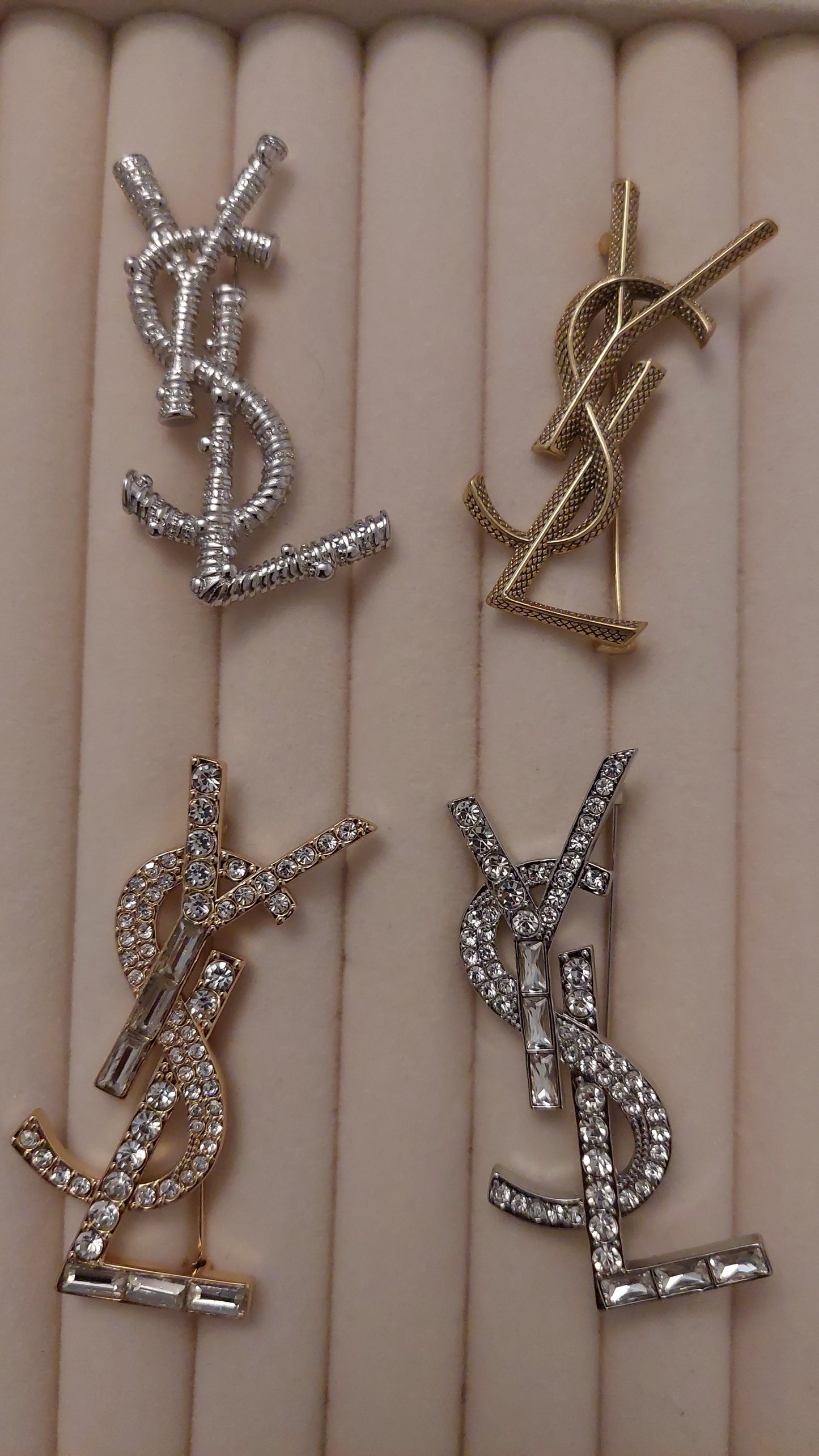 Broche ysl