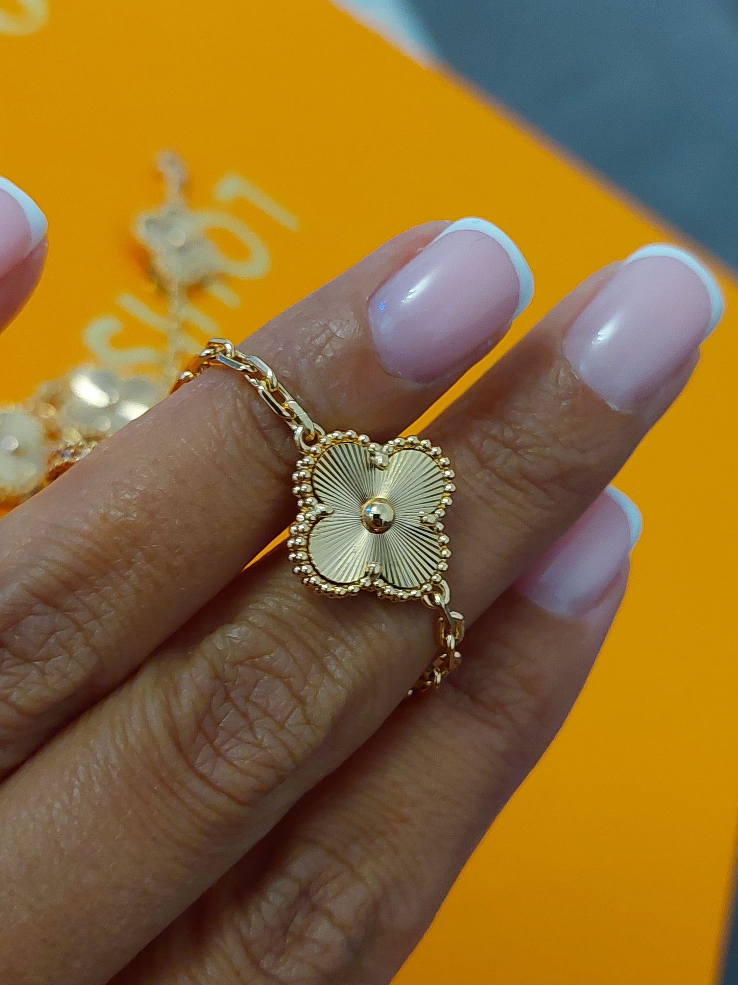 Collier 10 fleurs vca