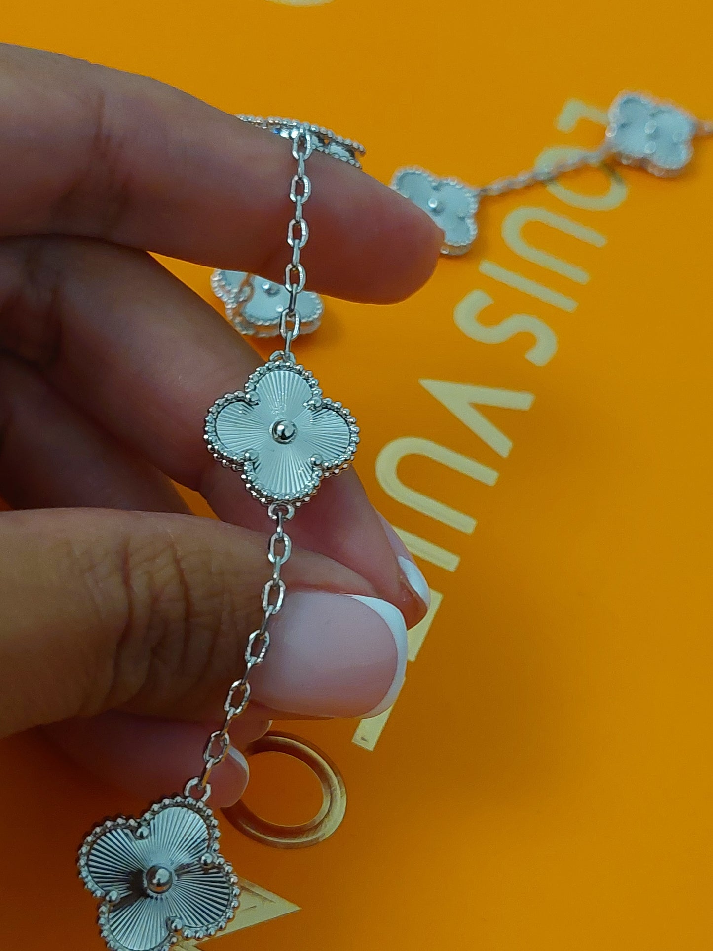 Collier 10 fleurs vca