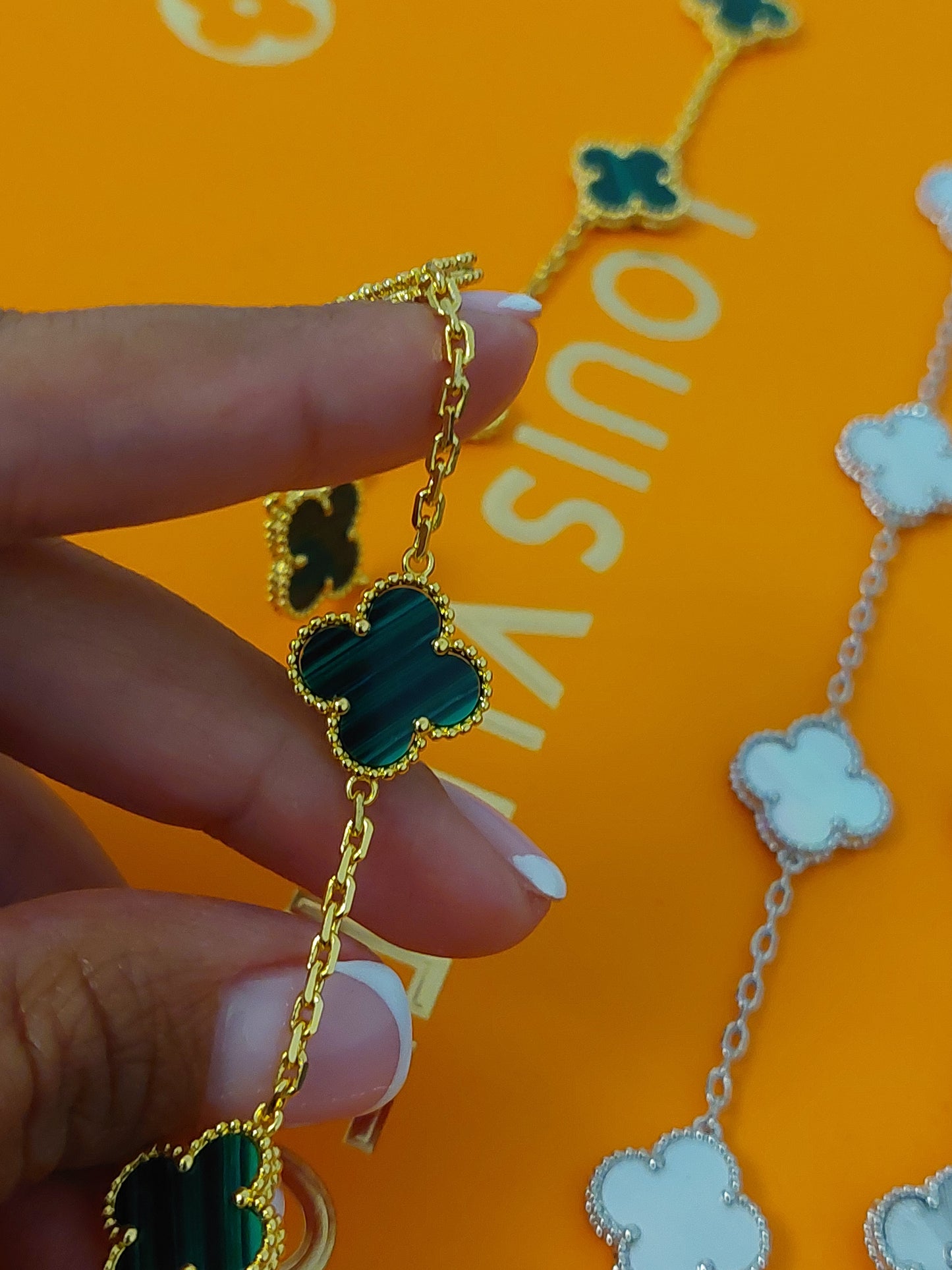 Collier 10 fleurs vca