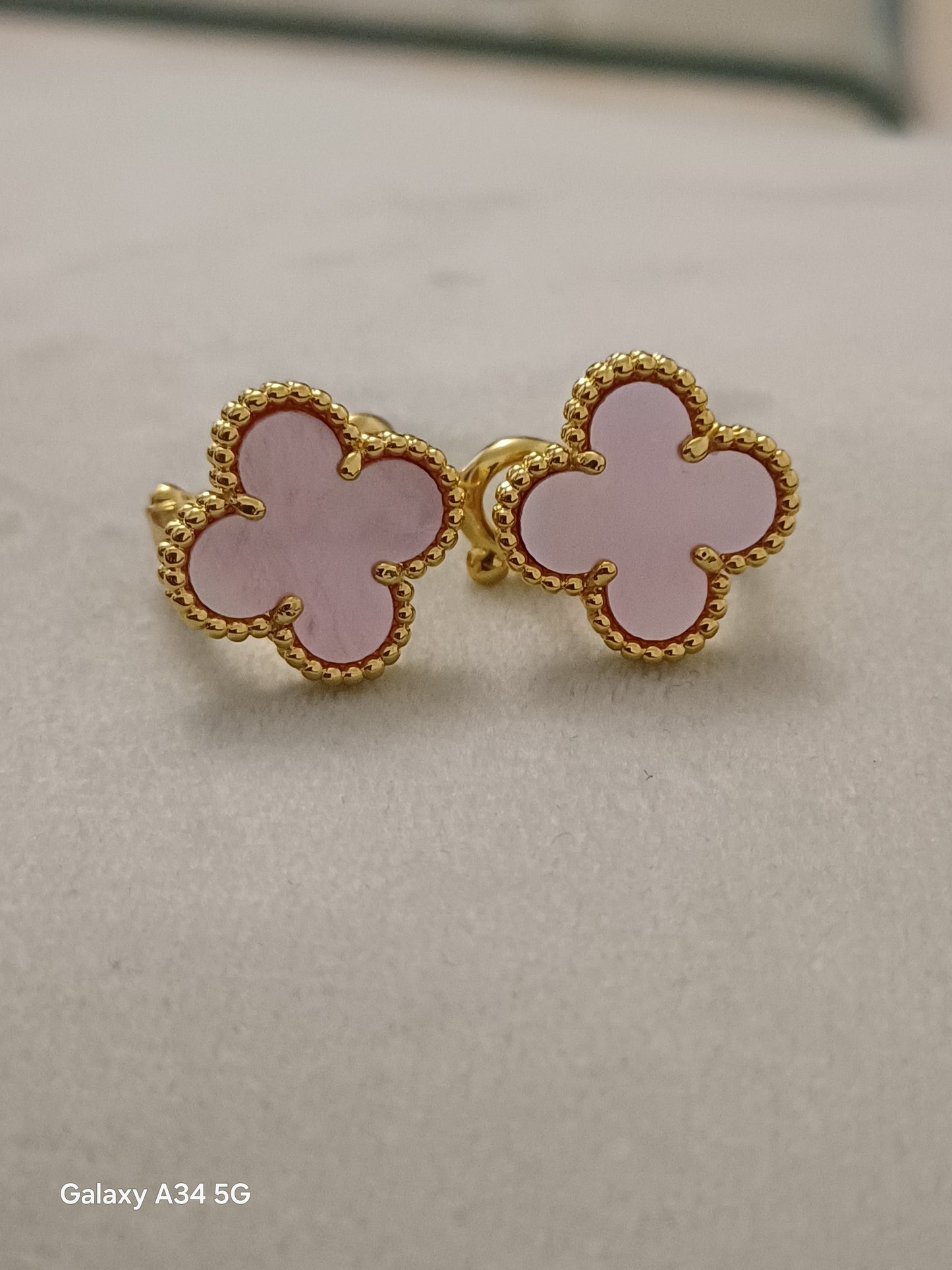 Boucle vca rose nacré