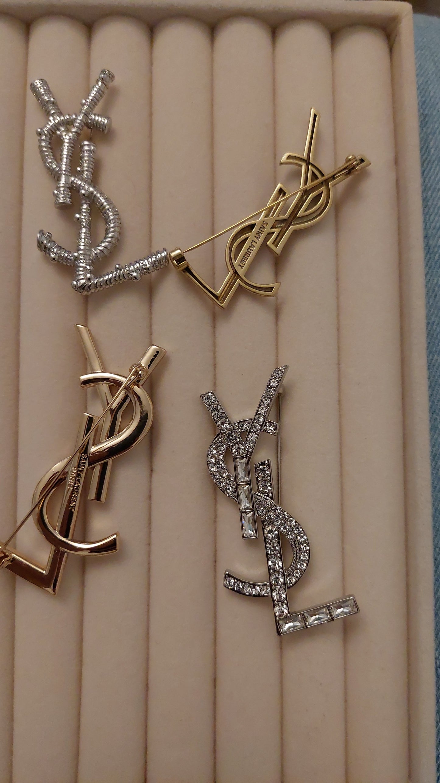 Broche ysl