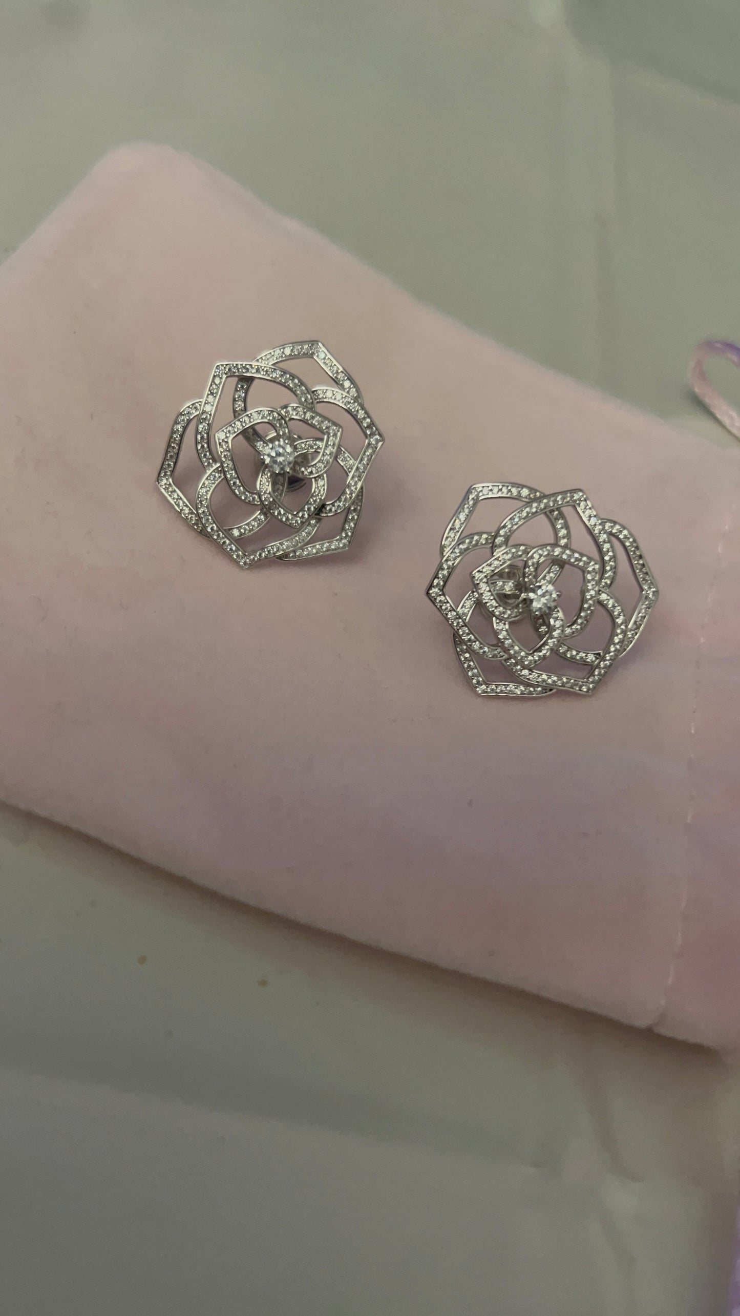 Boucle d’oreille piageT rose