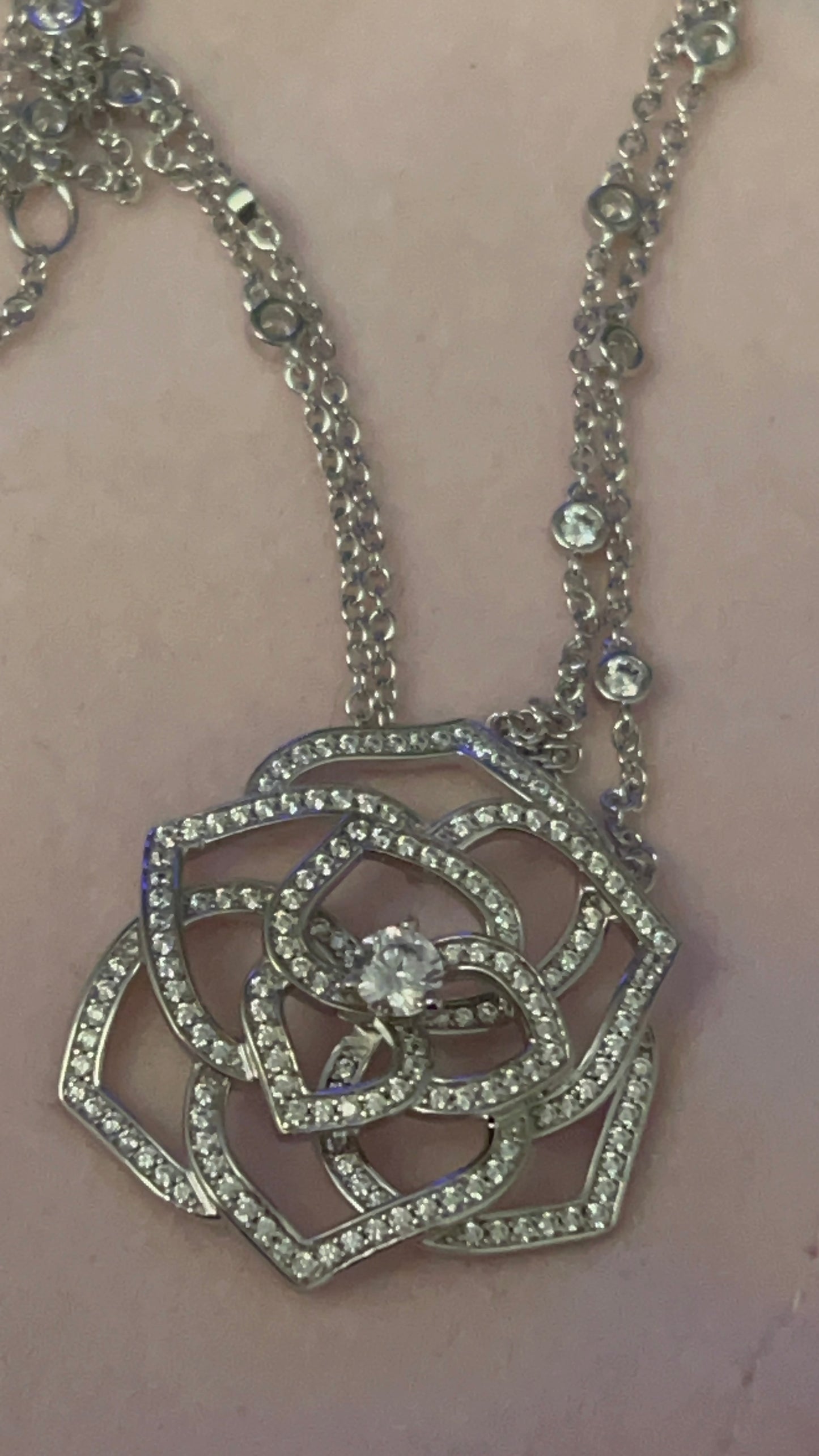 Collier Piaget rose