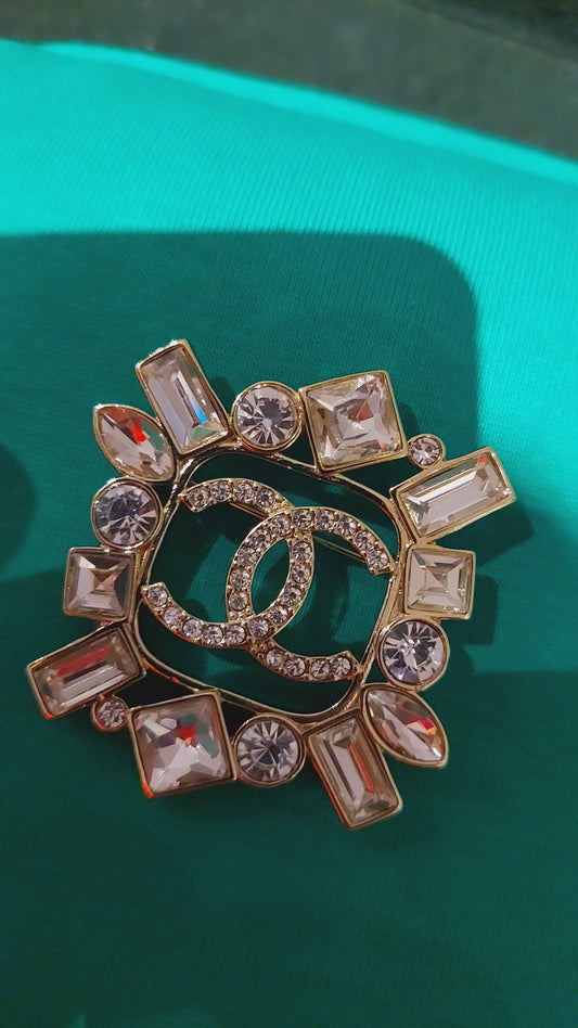 Broche cc carré