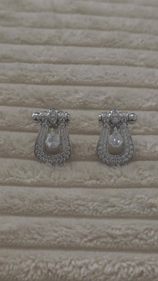 boucle d'oreille F.red