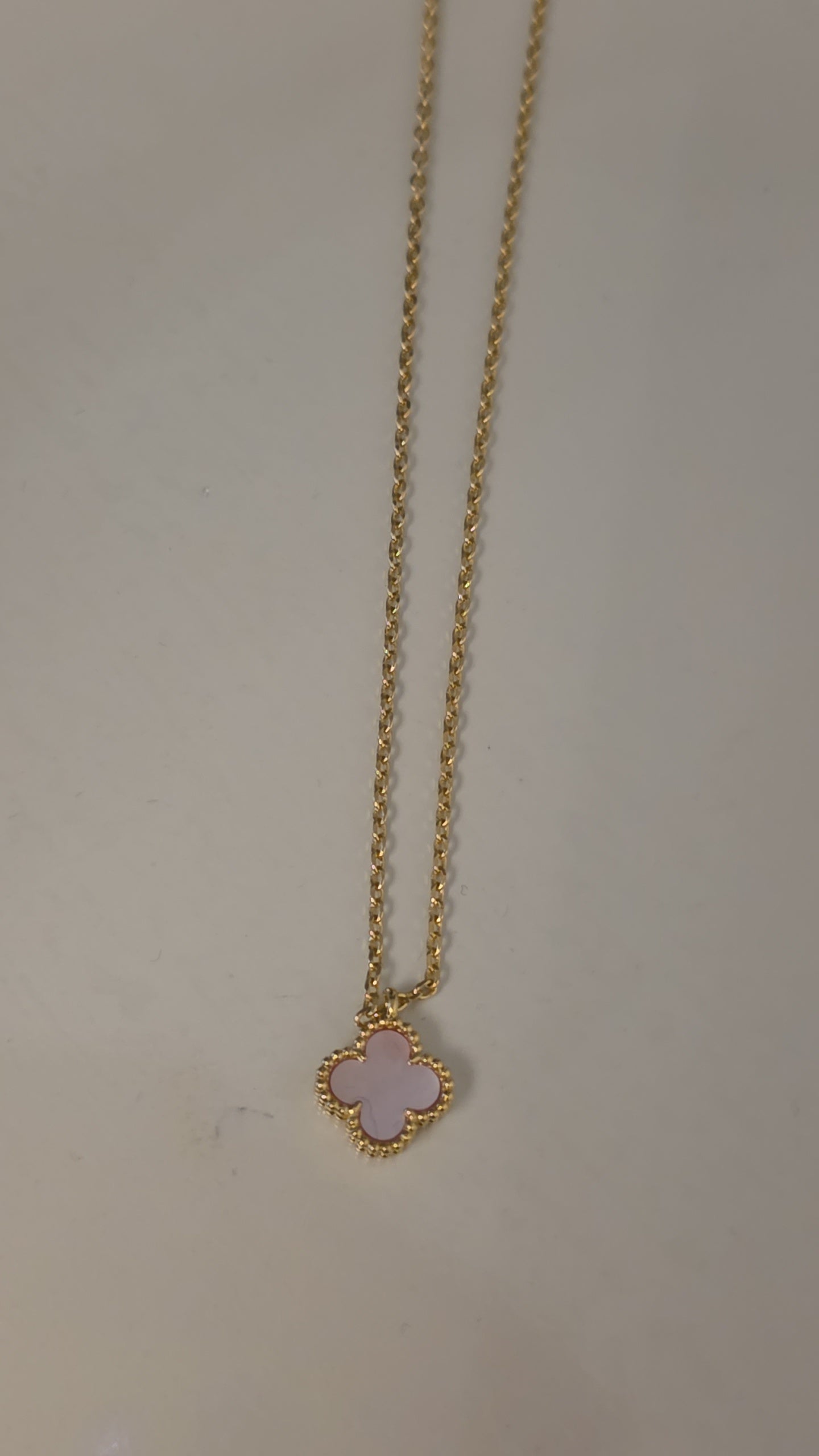 collier mini vca rose nacré